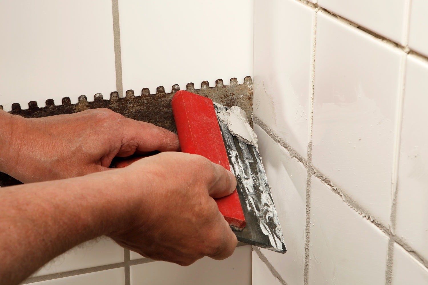 Foga kakel: Hörnfogarna måste skyddas, så de hålls öppna tills vidare.