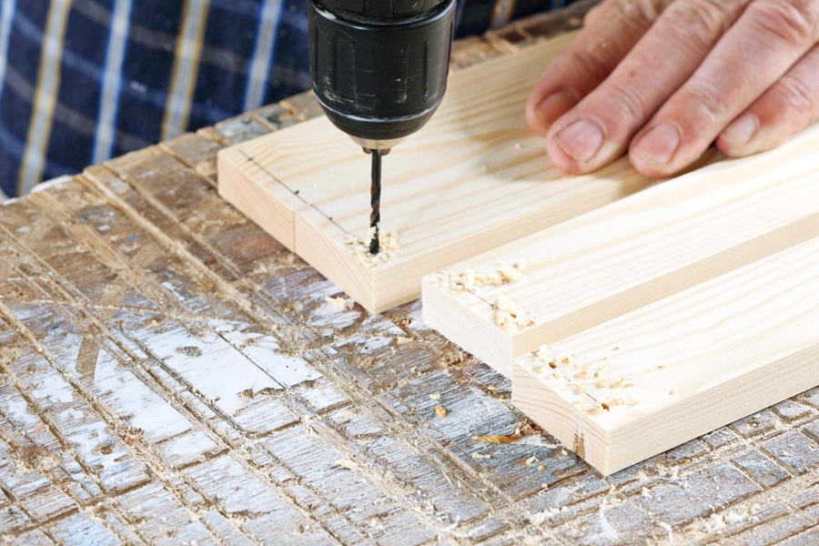 Hvorfor sprekker skruen treet?