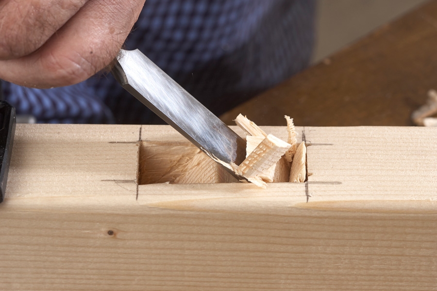 Stemmejern: Når der skal fjernes meget materiale, skal det hugges væk med et stemmejern
