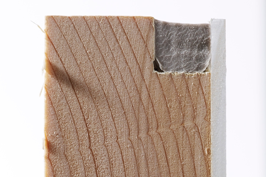 Muovisauma: Muovisauma täyttää raon ja pitää veden pois rakenteista. Muovi kovettuu vain pinnasta.