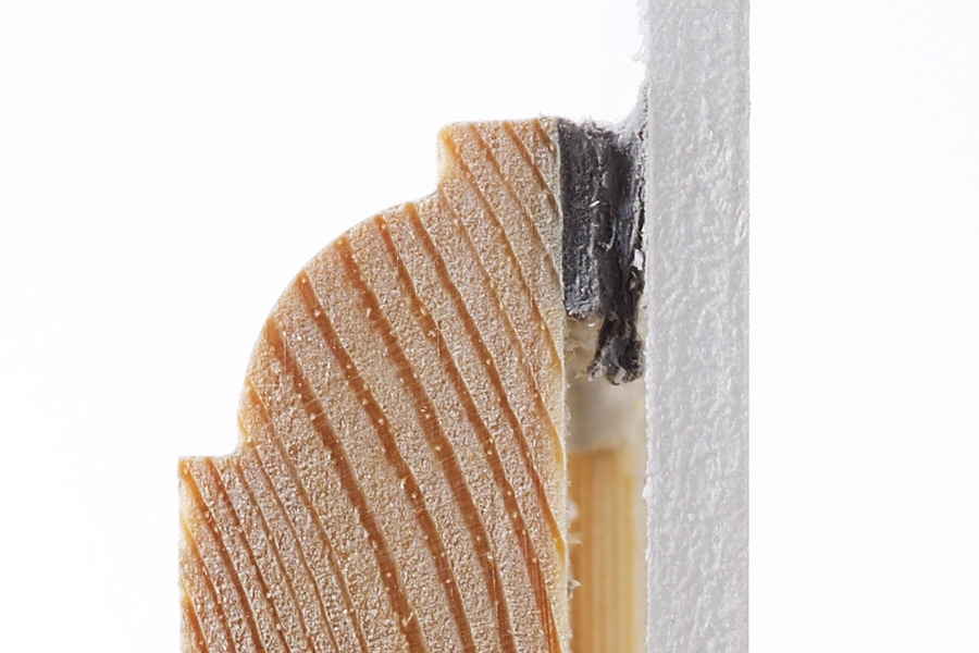 Koristesauma: Koristesauman tekniset kyvyt eivät ole kummoisia. Sauman tarkoitus on peittää epätasaiset saumat ja raot.