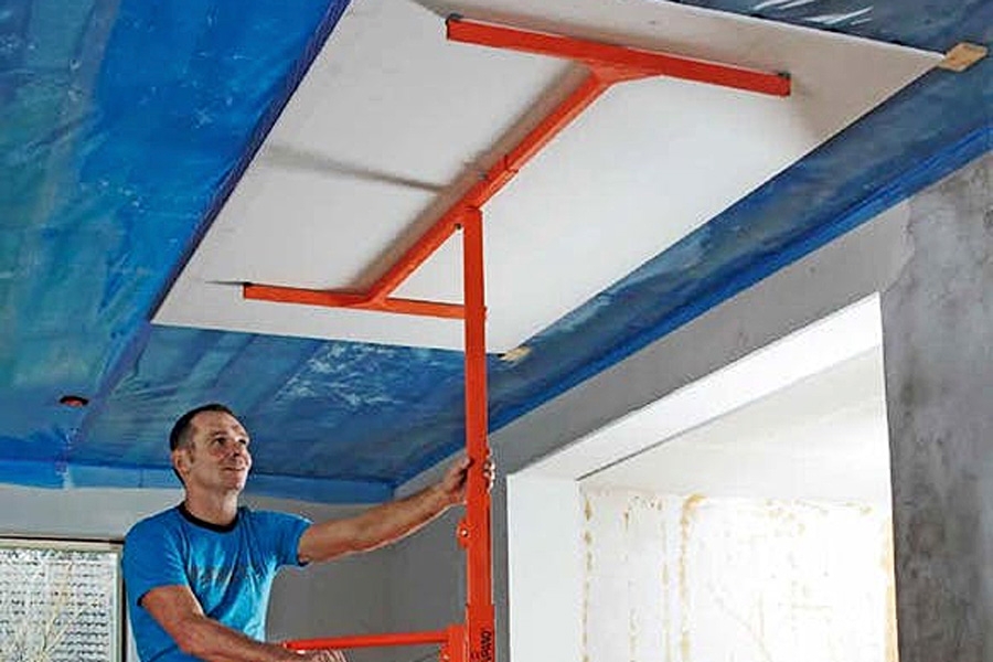 Levyhissi tekee työstä helpompaa ja nopeampaa, vähentää huonoja työasentoja ja raskaita nostoja.