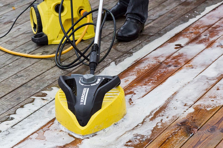 Vaske terrasse med høytrykkspyler
