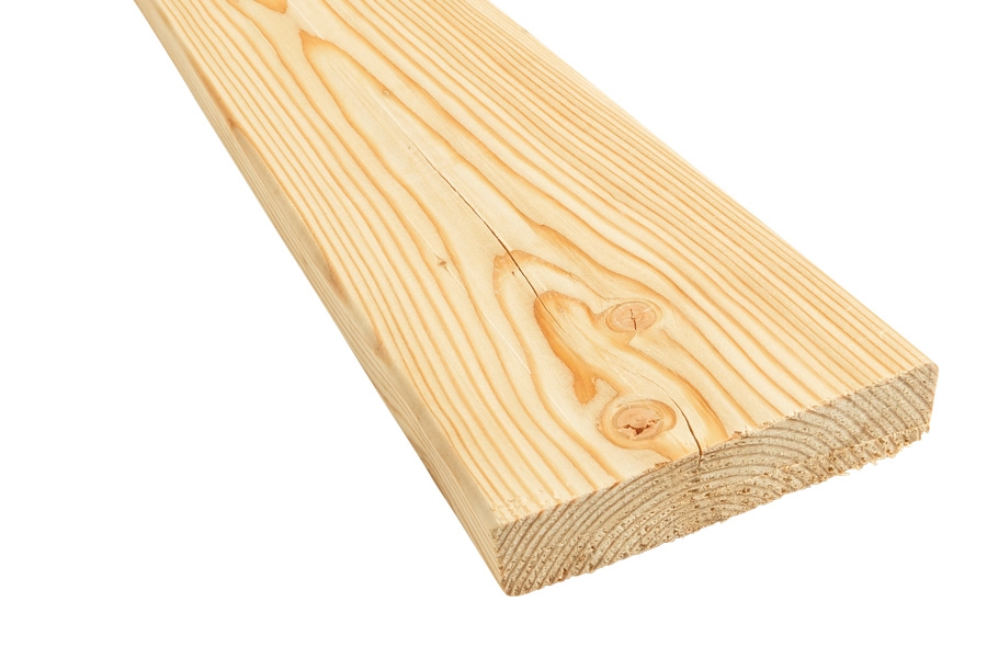 Kuusi on vaaleaa, eikä sen sydänpuun ja pintakerroksen välillä ole sävyeroja.