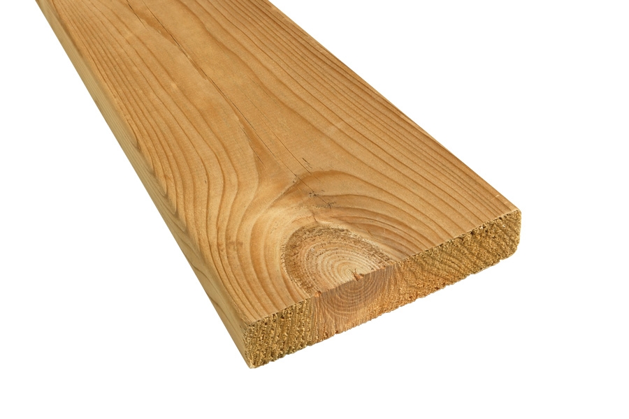 Ulkona käytettävän männyn pitää olla painekyllästettyä. Kuparinvihreä sävy kertoo, että puu on käsitelty.