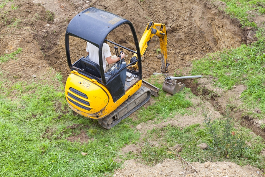 Minigravere finner du i flere størrelser. De minste kan du kjøre ned i kjelleren for å grave ut til det nye gulvet, de største graver i løpet av et par timer ut til den nye innkjørselen eller den nye terrassen.