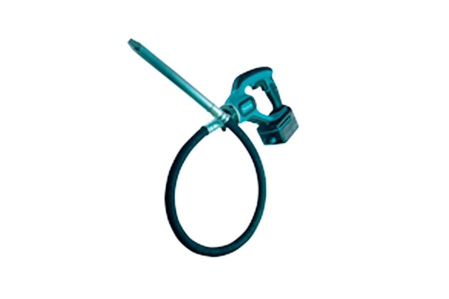 Vibrasjonene fra stavvibratoren forvandler en tung og treg betongmørtel til en forbløffende lettflytende suppe, som mye bedre søker seg ut i hjørnene på støpeformen.