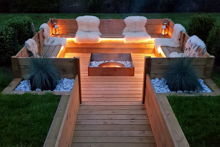 Eldstaden är ett riktigt blickfång med läckra detaljer och kommer garanterat bli trädgårdens nya samlingsplats.