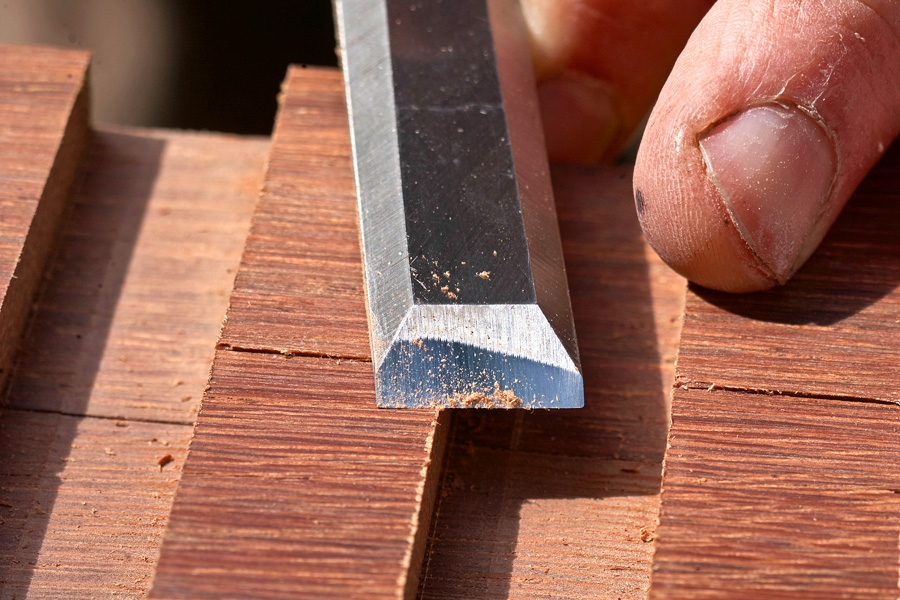Med ett vasst stämjärn kan man arbeta så exakt att en sammanfogning av två bitar trä blir 100 procent tät.