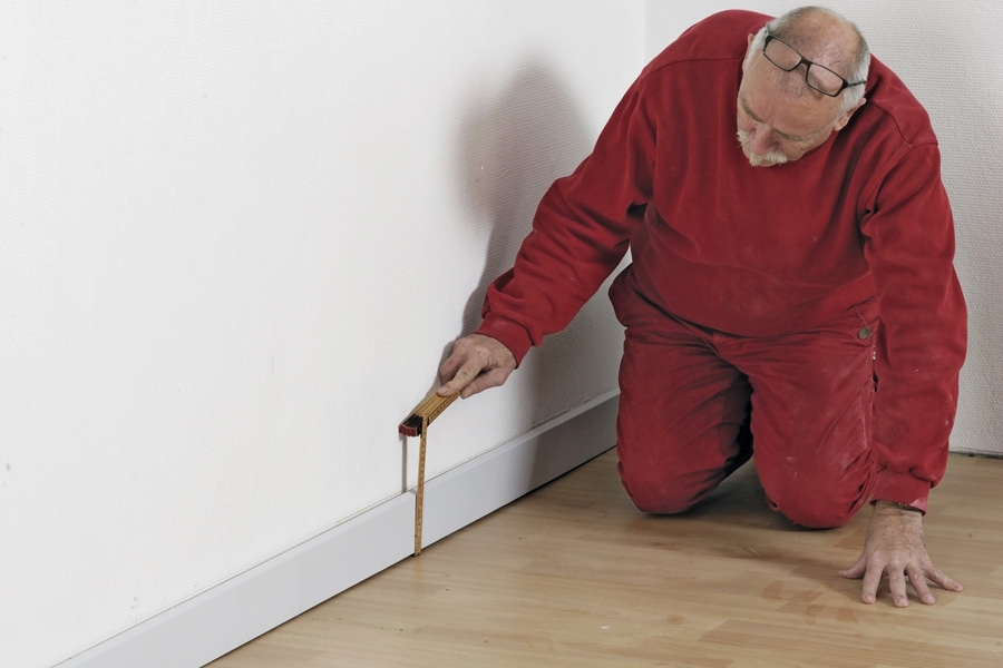 Spricka mellan golv och golvlist