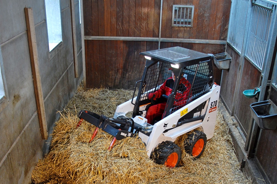 Bobcat: Kör halm och grenar