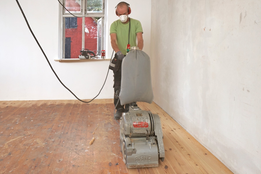 Nødvendigt udstyr til gulvlakering: En gulvslibemaskine