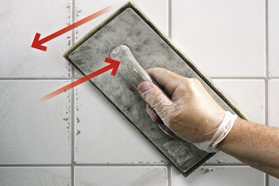 Miten saumalaastia käytetään? Anna saumalaastin vetäytyä hetken ja puhdista pinta vaahtomuovihiertimellä tai sienellä.