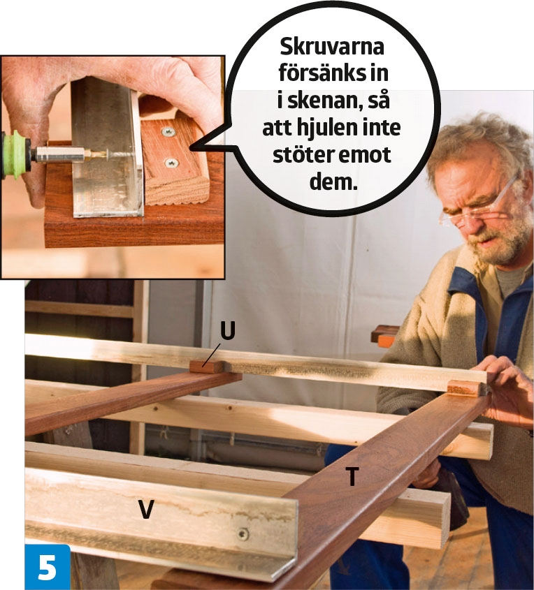 Bygga Cykelgarage: Skenorna till vagnen med cyklar