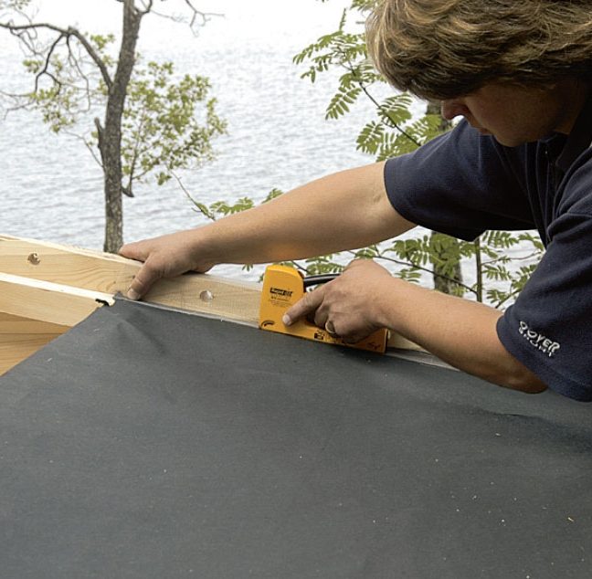 Bygge liten hytte: På innsiden av gavlene