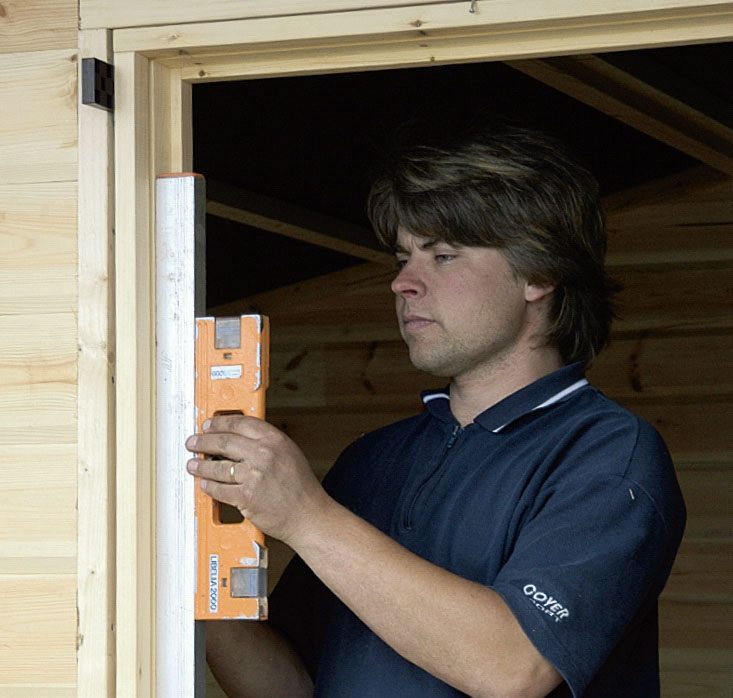 Bygge liten hytte: Ta rammene ut av vinduskarmen