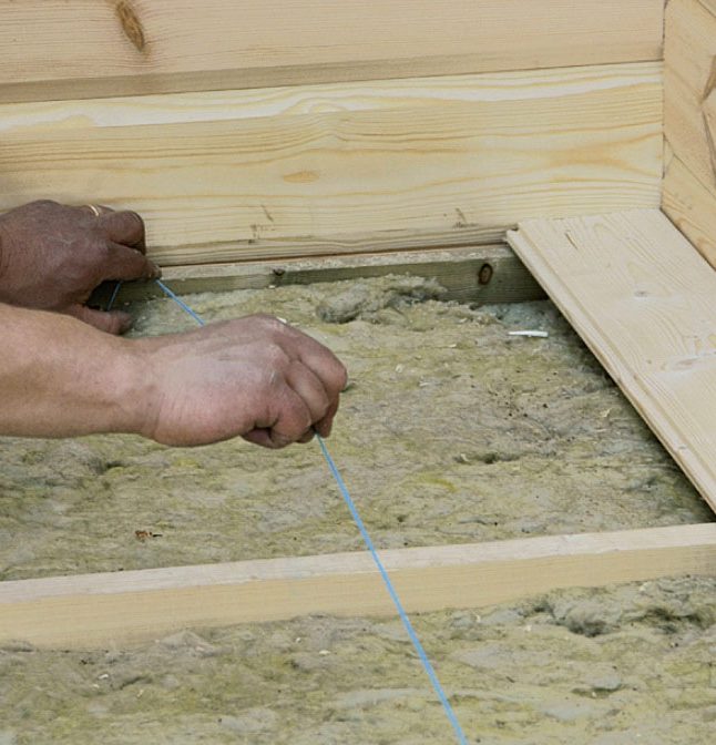 Stuga byggsats: Den första och sista brädan