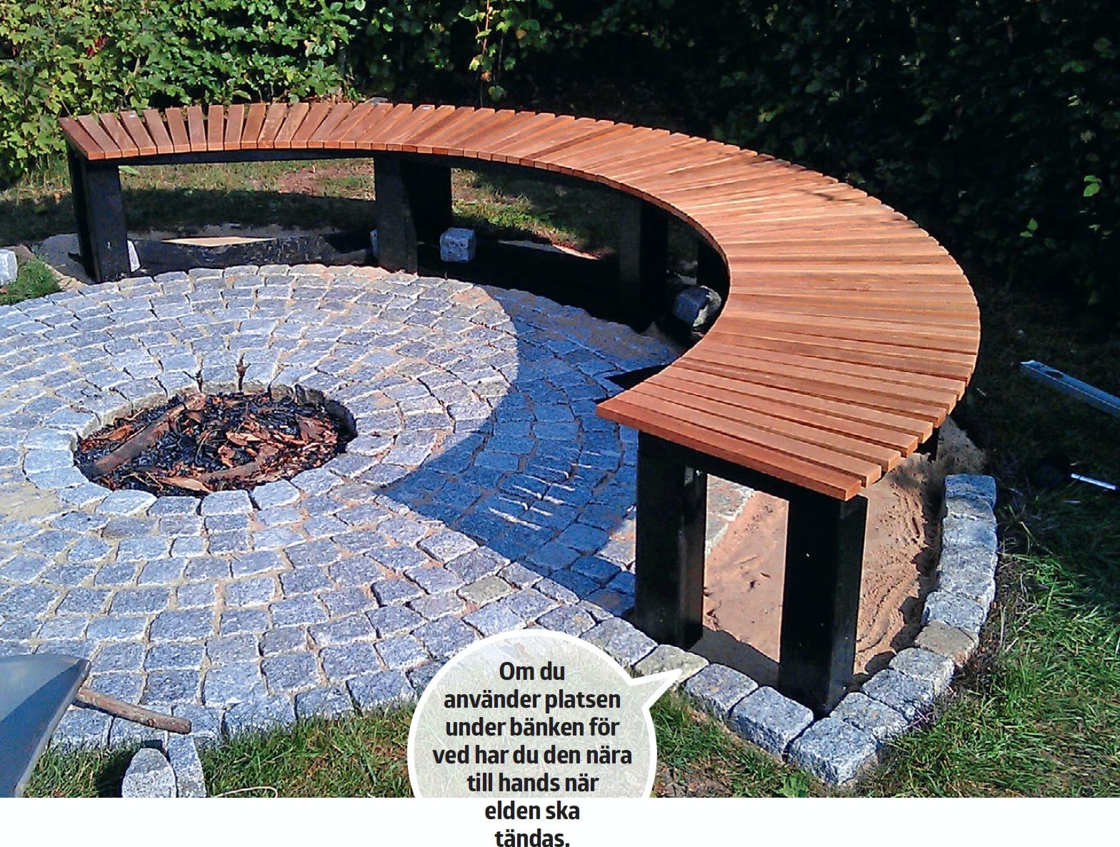 Eldstad med bänkar