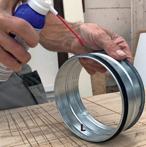 Spruta lite olja på de svarta packningarna till värmeflyttare