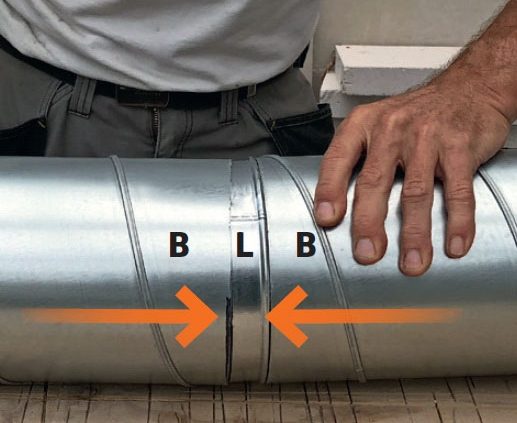 Paina liitoskappale putkien väliin