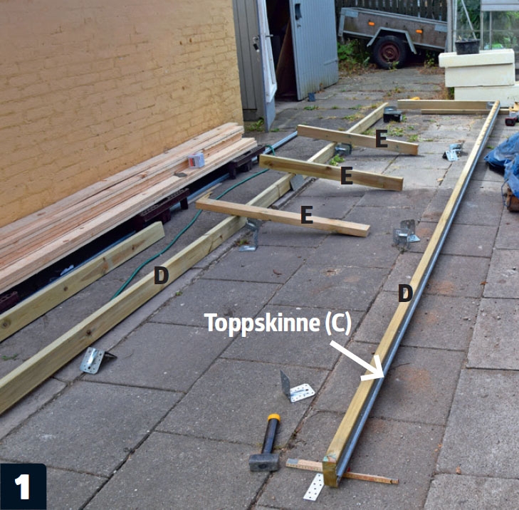 Skyveport: Rammen skrus sammen.
