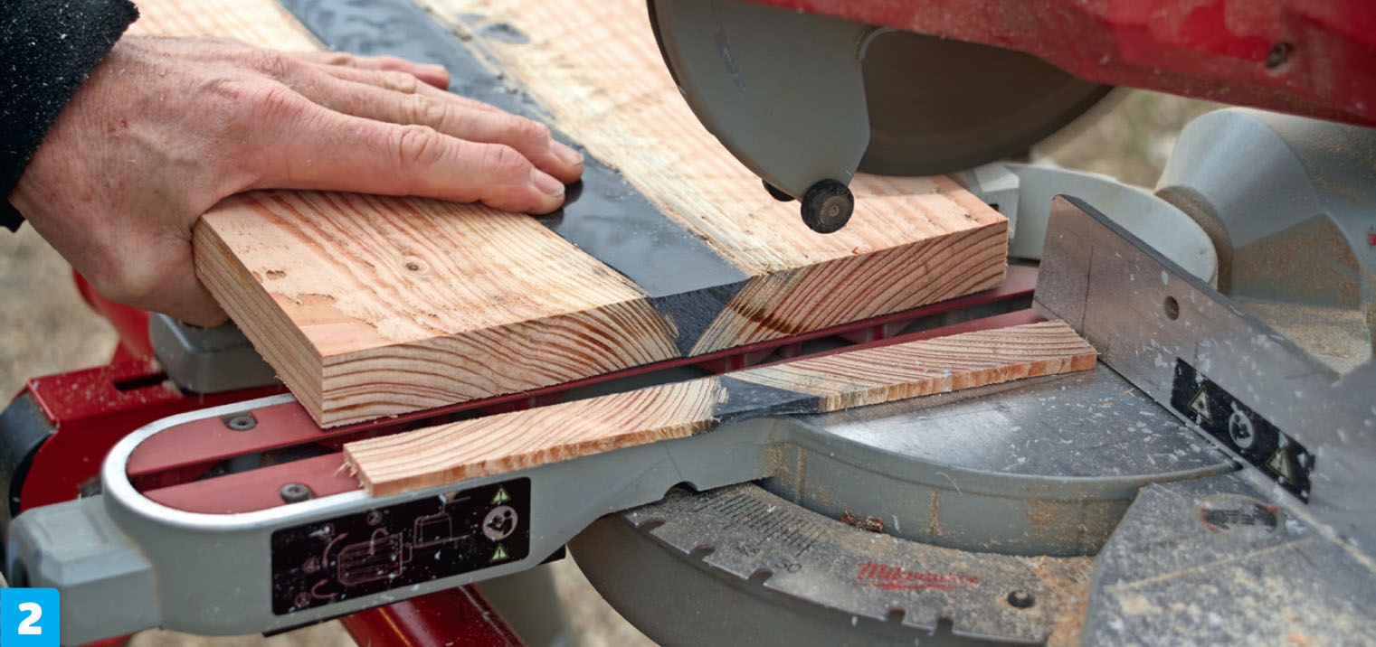 Resin: Endene kappes til, slik at kantene på bordplaten fremstår skarpe hele veien rundt.