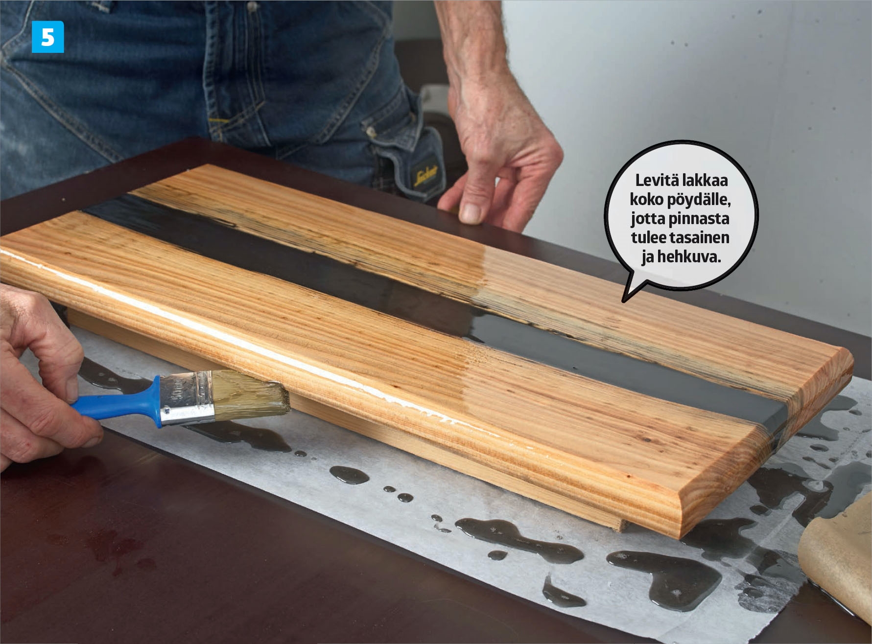 Hartsi: Tippojen pyyhkiminen pensselillä.