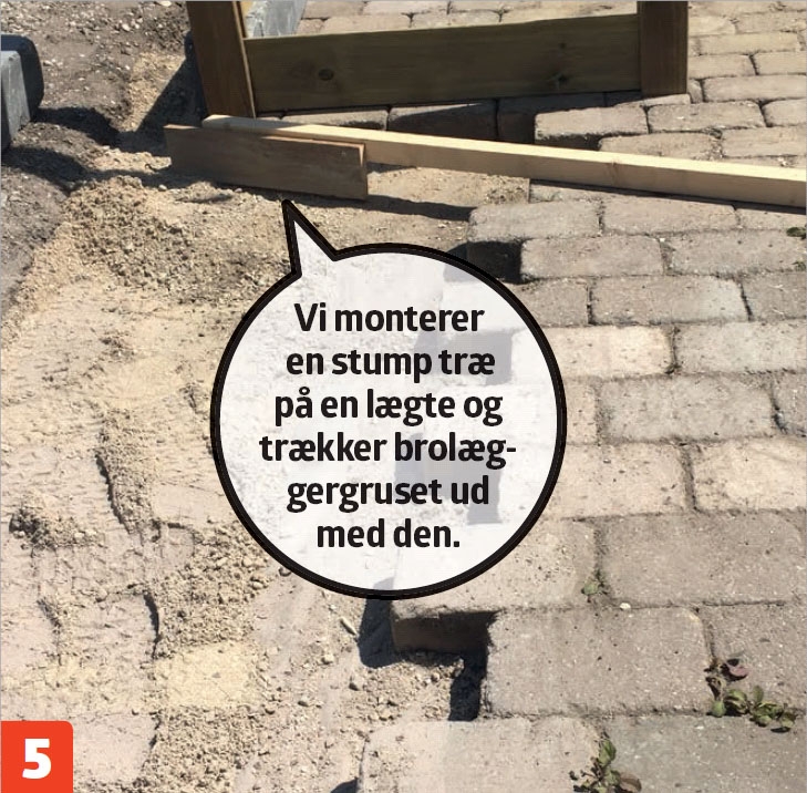 Kantblokke: Læggegruset fordeles.