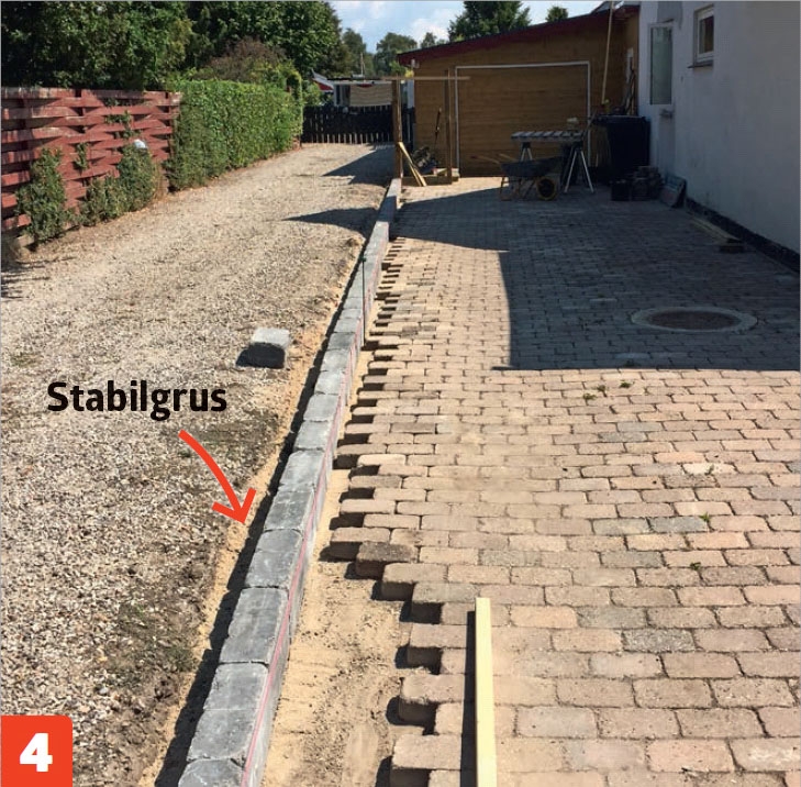 Kantblokke: De sidste sten lægges på plads.