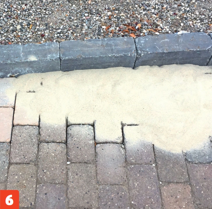 Kantblokke: Fugerne fyldes.