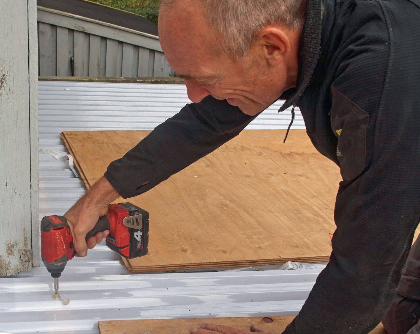 Lägg 2-3 skivor på plats