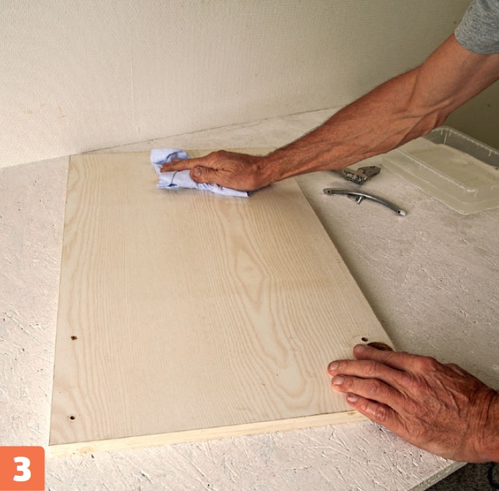 Male kjøkkenfronter: Vask fronten grundig.