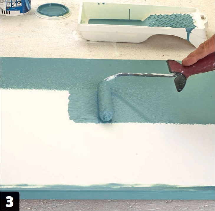 Male kjøkkenfronter: Fordel malingen i et jevnt lag.