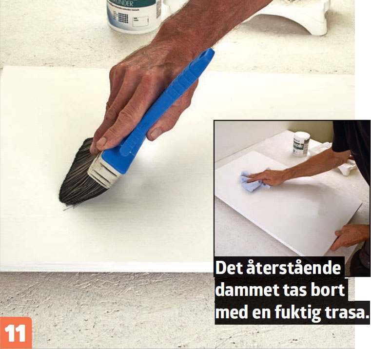 Måla köksluckor själv: Varje gång du har slipat, borstas det fina slipdammet bort.