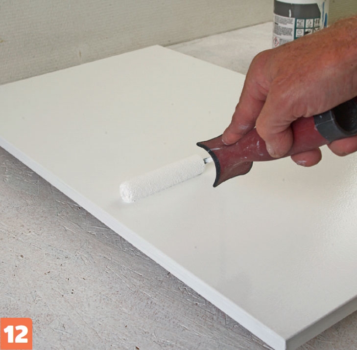 Måla köksluckor själv: Upprepa både mål- och sliparbetet.