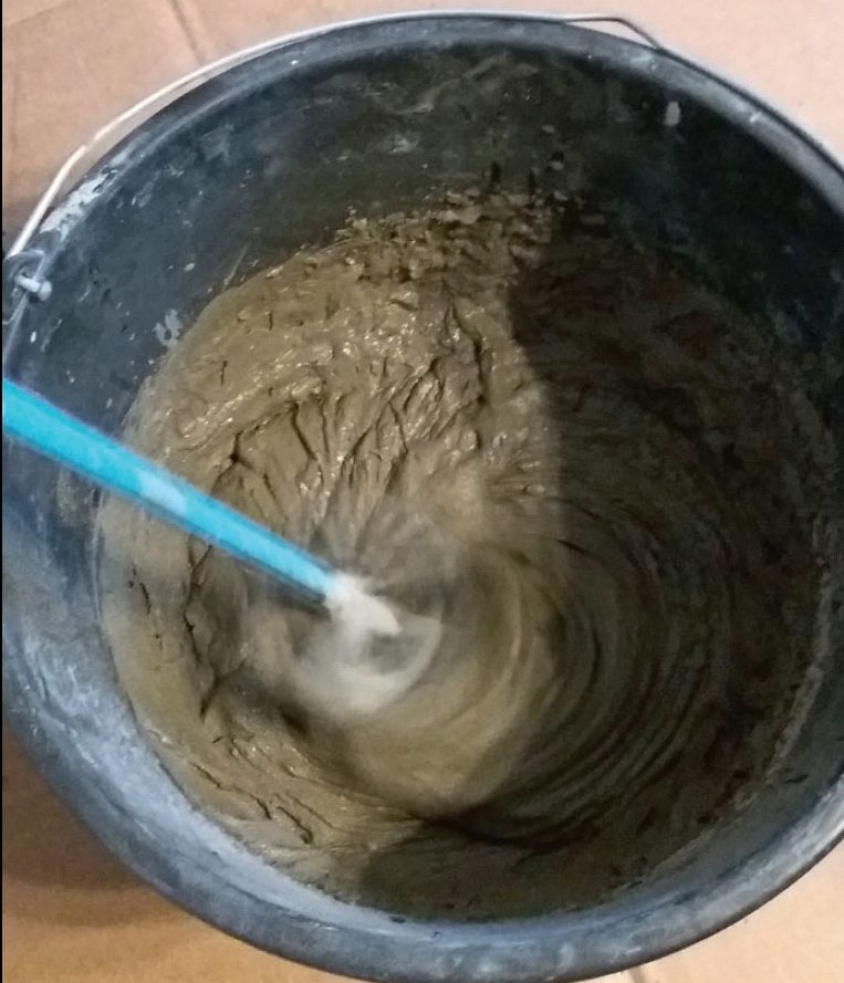 Hjemmelavet bordplade med fliser: Fliseklæber