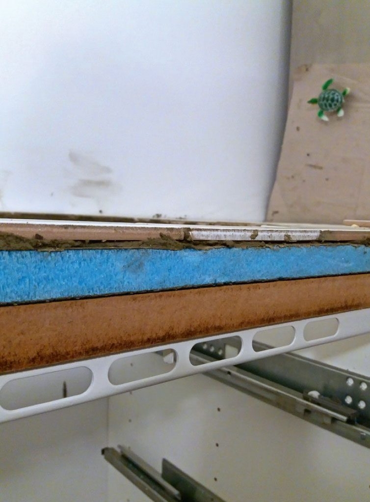 Hjemmelavet bordplade med fliser: På forkanten af bordpladen