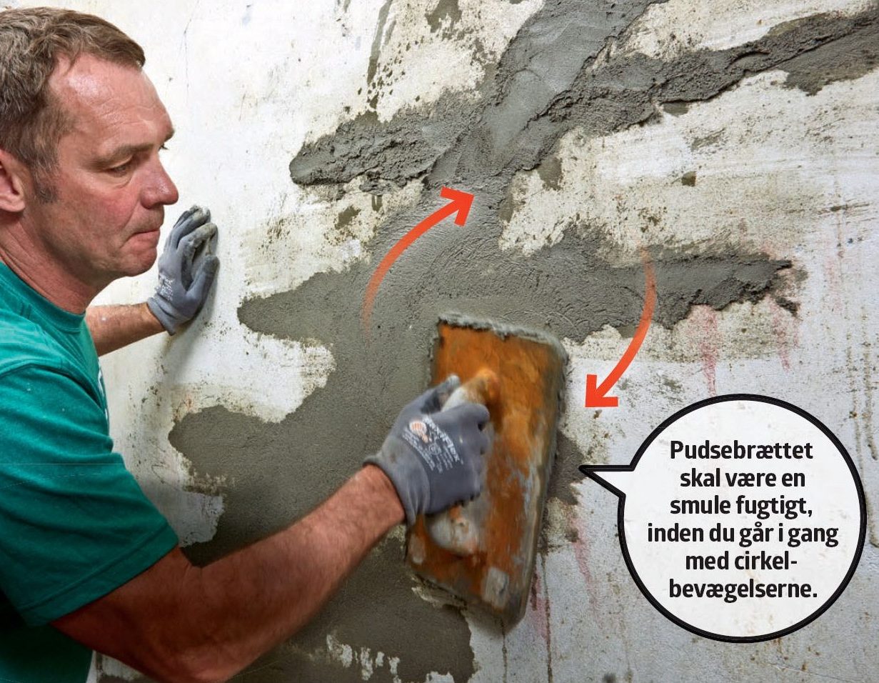 Reparation af sætningsskader: Puds mørtlen med et pudsebræt