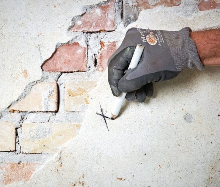 Setningsskader: Marker fugene som skal freses ut