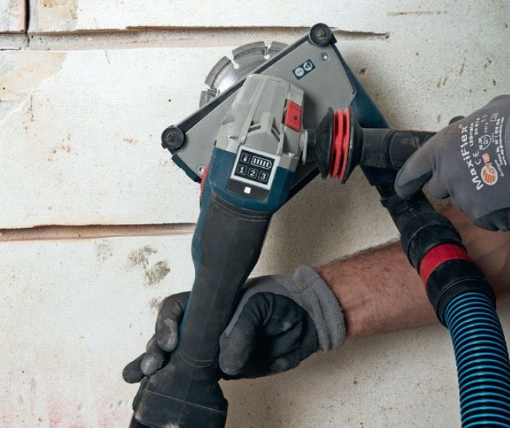 Setningsskader: Her freses fugene 2,5 cm dype