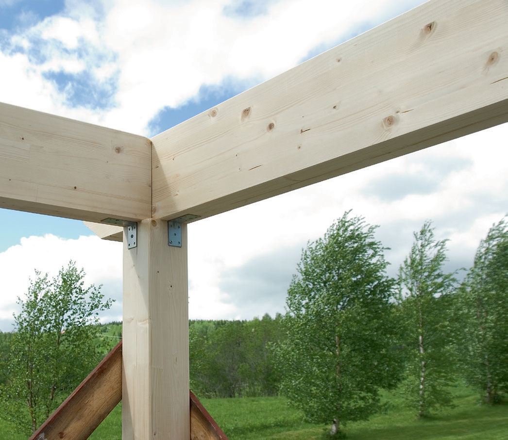 Lasiterassi: Kulmaraudat upotetaan liimapuuhun