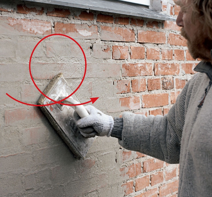 Tiiliseinän rappaus: Rappaus työstetään taas pintaan pyörein