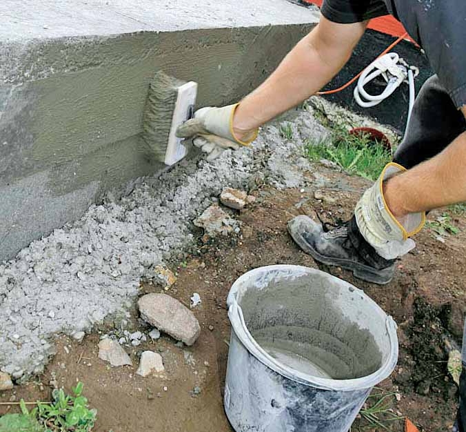 Autotallin perustus: Yleensä sokkeli rapataan vasta, kun muuri on valmis