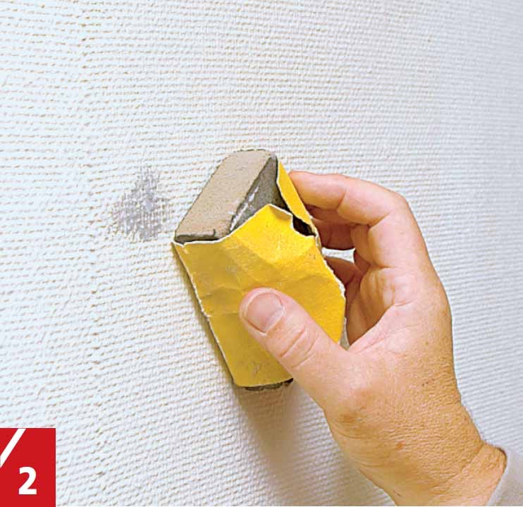 Lasikuitutapetin reikien kittaaminen ja hiominen