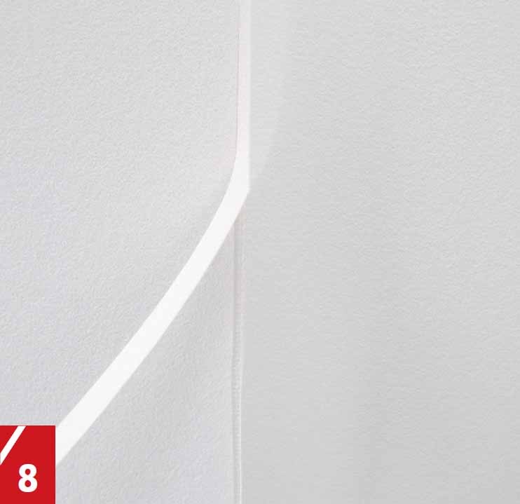 Irti leikatut tapetti suikaleet poistetaan