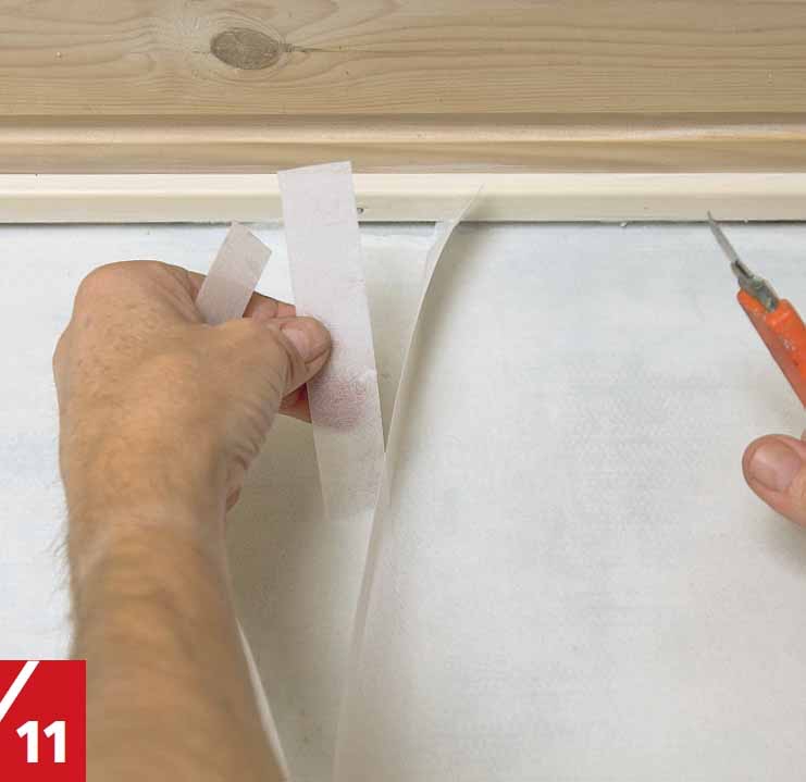 Maalaustapetin reunasuikale leikataan pois