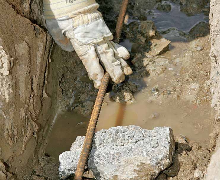 Støpe ringmur og plate i ett: All løs jord må fjernes fra grøftene