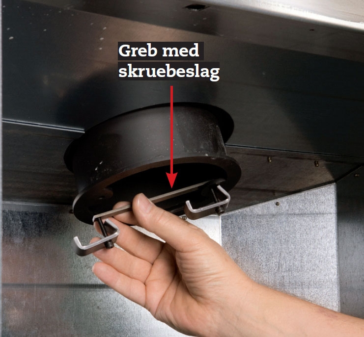 Pejseindsats: På studsen monteres et greb med skruebeslag