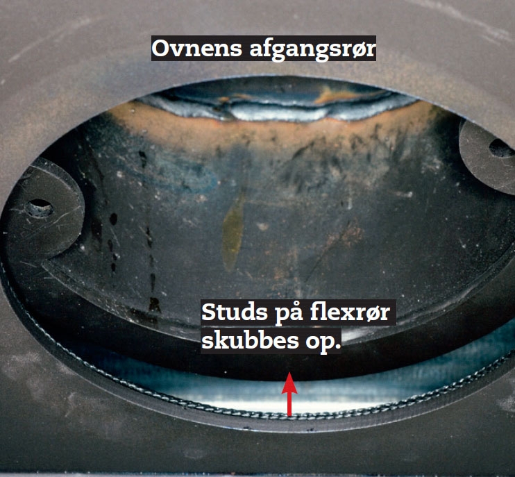 Pejseindsats: Studsen på flexrøret skal være skubbet lidt op