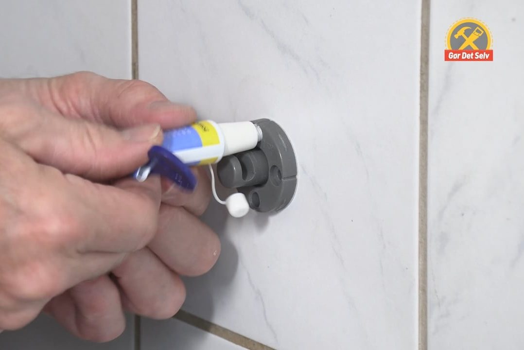 Brug monteringslim i badeværelset
